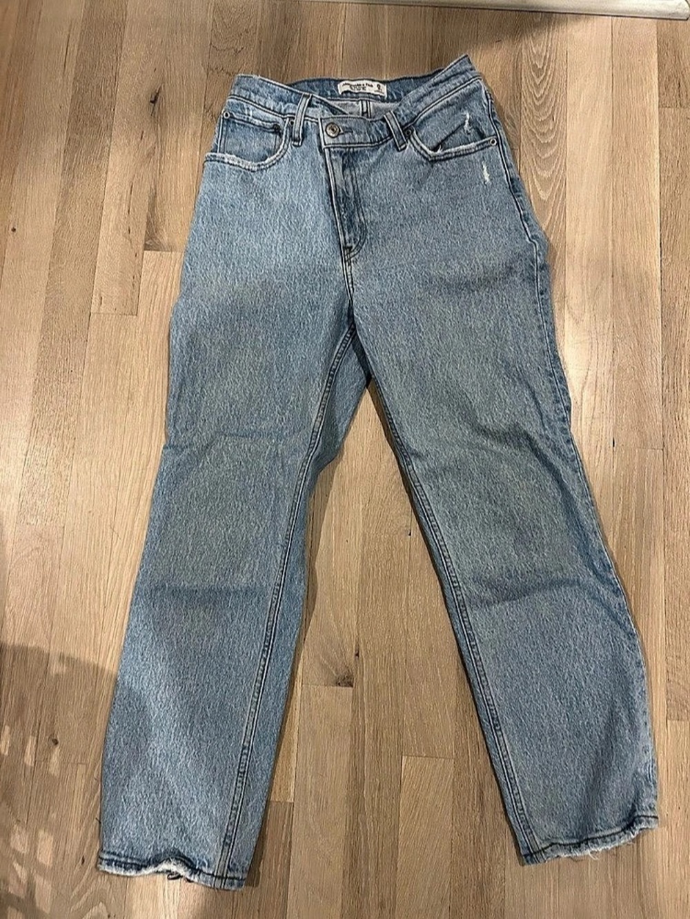Abercrombie & Fitch The '90s Straight Ultra High Rise Crossover Jeans